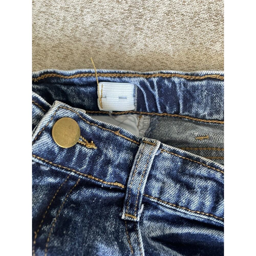 Girls Daisy Floral Embroidered Jean Shorts Size 6/7 Acid Wash - Picture 4 of 9